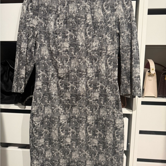 MM Lafleur Etsuko Crackle Sheath Elegant Gray Patterned Dress - Picture 2 of 3